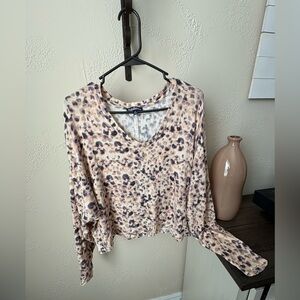 Chic Animal Print V-Neck Long Sleeve Top
